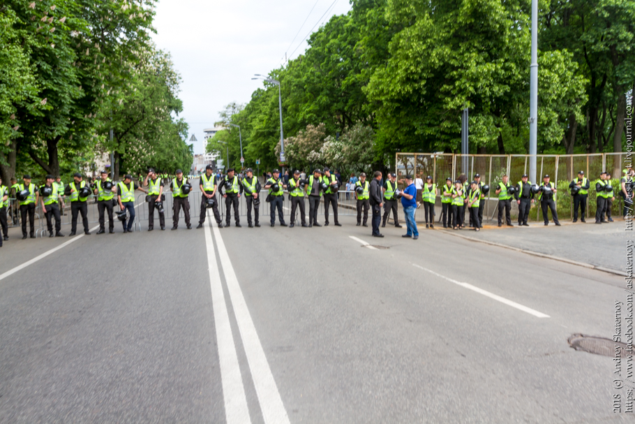 Вони. 9 травня