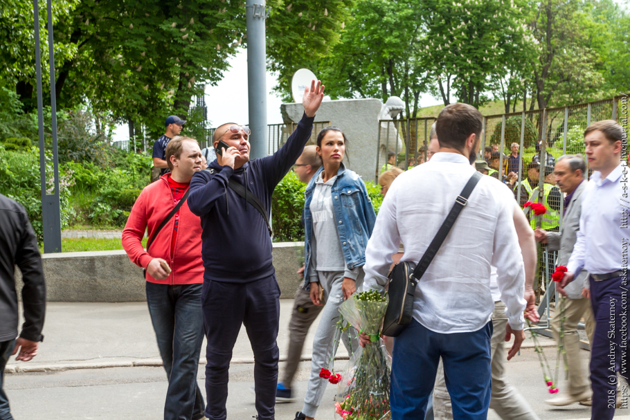 Вони. 9 травня