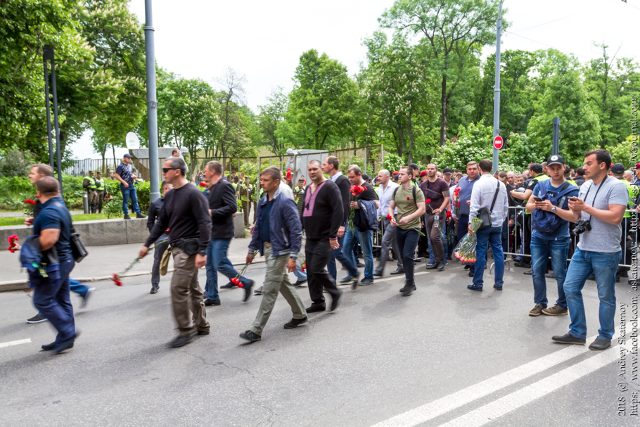 Вони. 9 травня