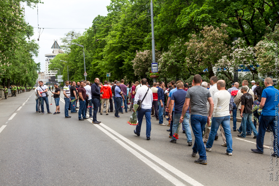 Вони. 9 травня