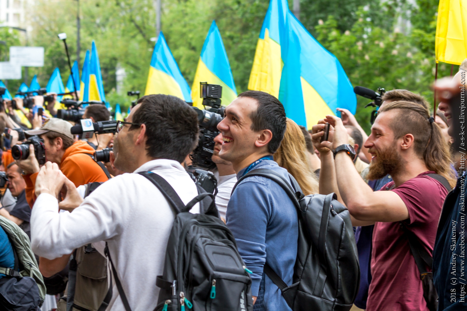 Вони. 9 травня