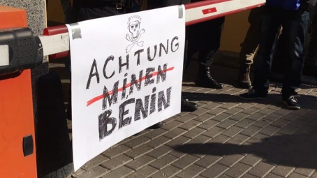 ACHTUNG MINEN (закреслено) BENIN