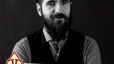 Полк "Азов" - це в першу чергу високомотивовані патріоти України, які захищають її територіальну цілісність зі зброєю в руках, та віддають своє життя за те, щоб Україна залишалася вільною та демократичною країною. 