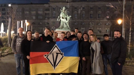 Сьогоднішній день можна сміливо вважати початком захоплення планети Земля «Демсокирою»… тьху, нашого тісного співробітництва із закордонними українцями.