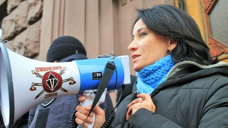 Сьогодні ми прийшли під ДБР, щоб підтримати волонтерку та добровольчиню Марусю Звіробій. 